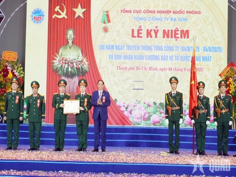 Tổng công ty Ba Son đón nhận Huân chương Bảo vệ Tổ quốc hạng Nhất 